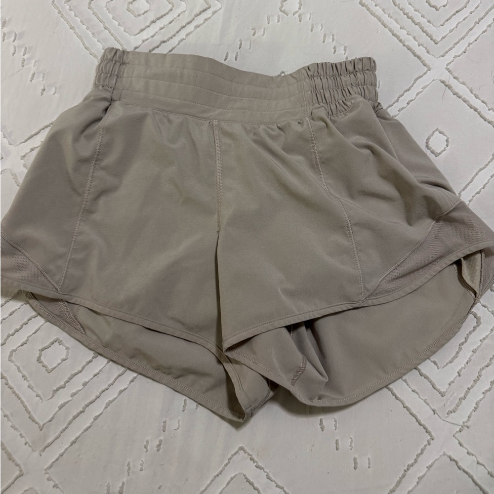 Lululemon Hottyhot shorts 2.5